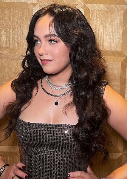 Mary Mouser photo
