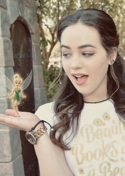 Mary Mouser photo