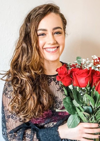 Mary Mouser photo