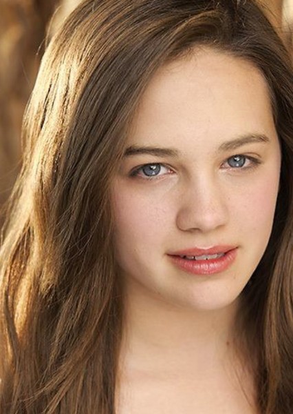Mary Mouser photo