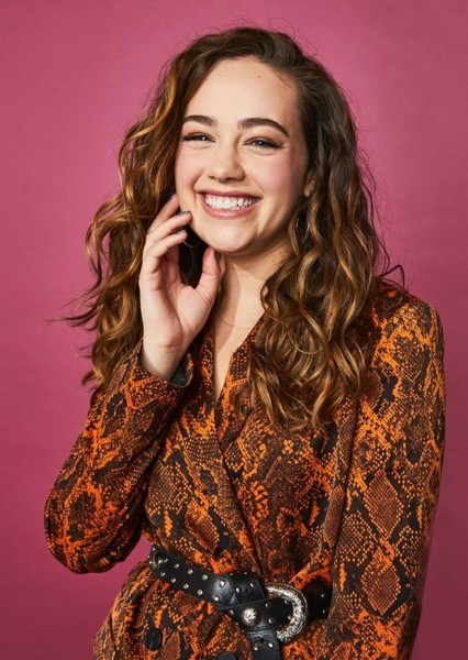 Mary Mouser photo