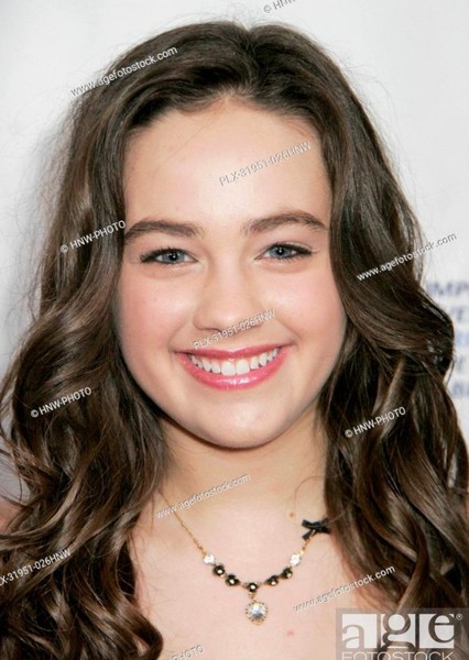 Mary Mouser photo