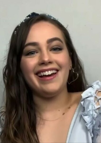 Mary Mouser photo