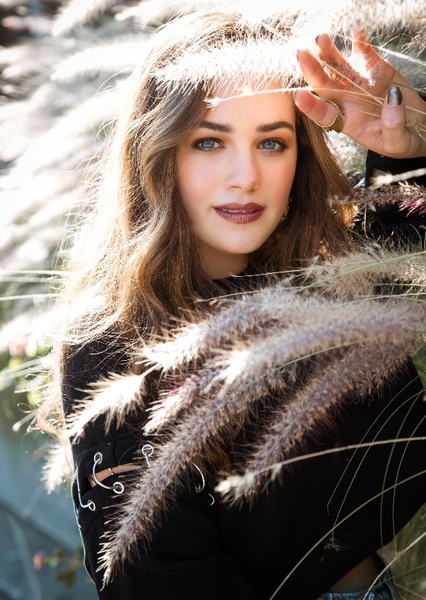 Mary Mouser photo