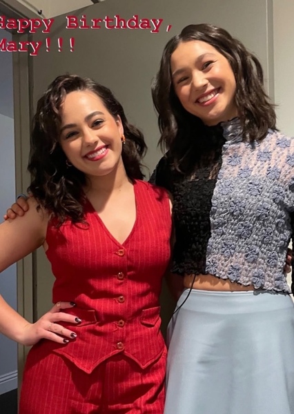 Mary Mouser and Oona O’Brien