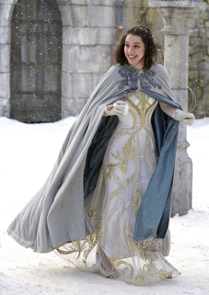 Mary Stuart (Reign) photo