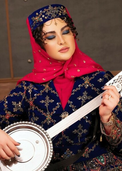 Maryam Momen photo