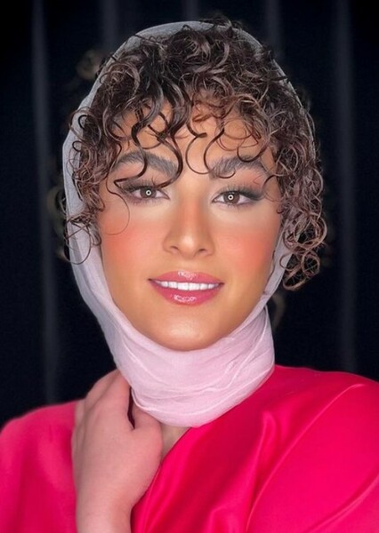 Maryam Momen photo