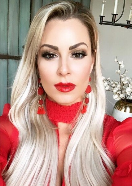 Maryse Ouellet Mizanin photo