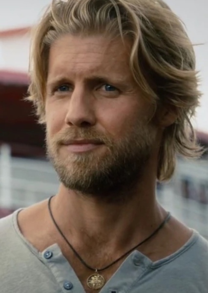 Matt Barr photo