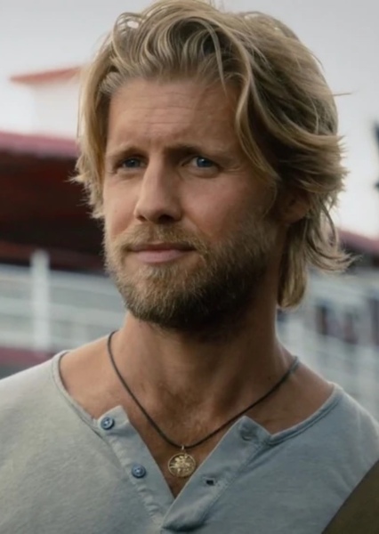 Matt Barr photo