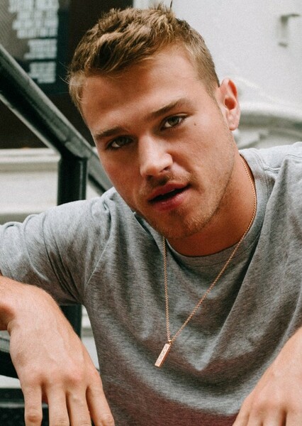 Matthew Noszka photo