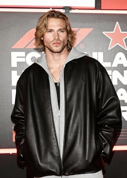 Matthew Noszka photo