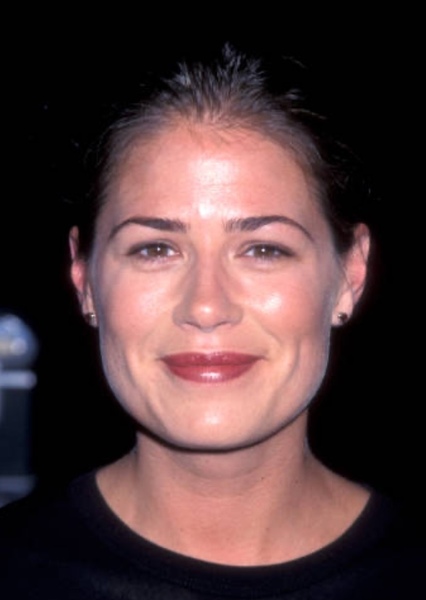 Maura Tierney photo