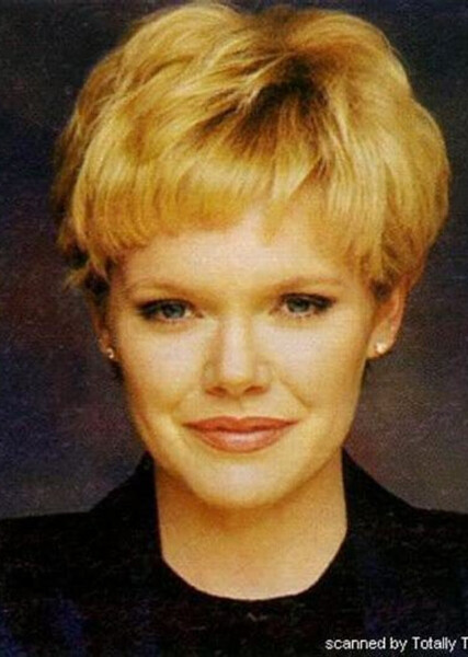 Maura West photo