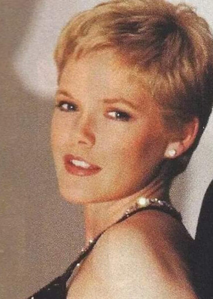 Maura West photo