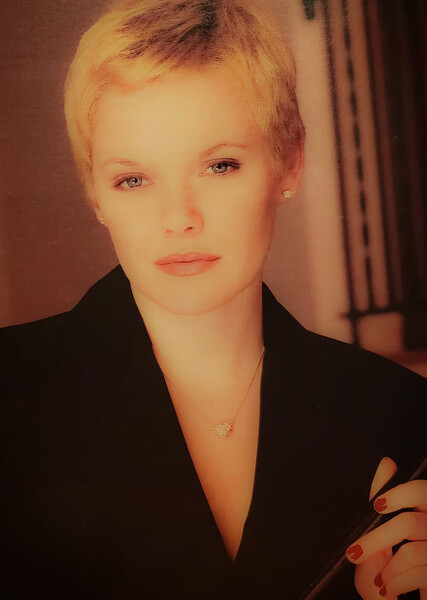 Maura West photo