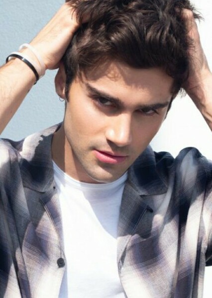 Max Ehrich photo