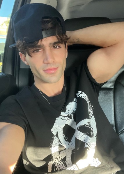 Max Ehrich photo