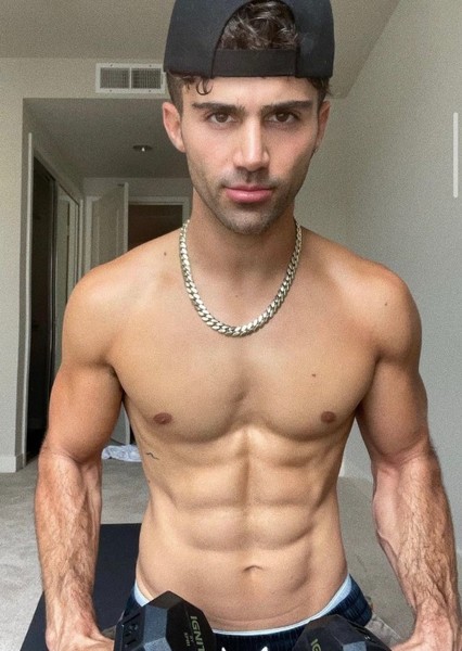 Max Ehrich photo