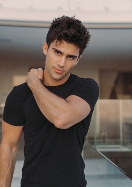 Max Ehrich photo