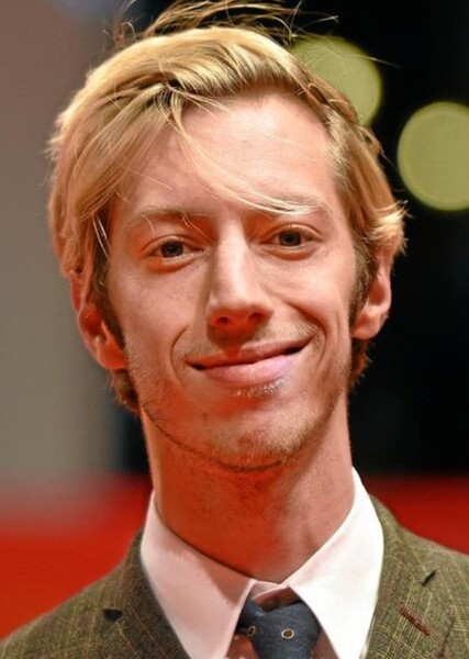 Max Mauff photo