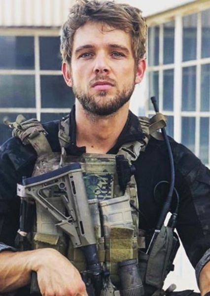 Max Thieriot photo