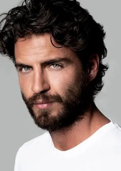 Maxi Iglesias photo