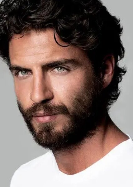 Maxi Iglesias photo