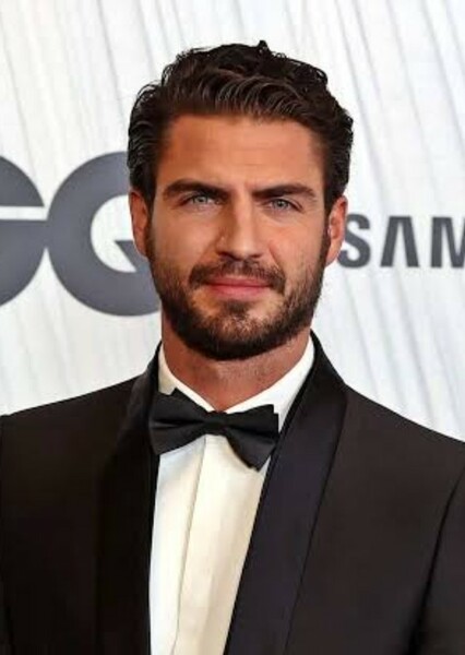 Maxi Iglesias photo