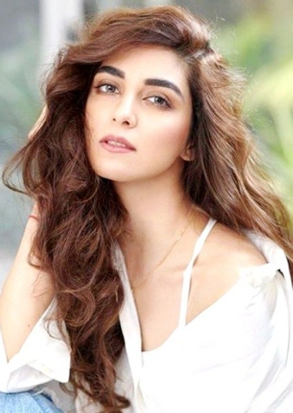 Maya Ali photo