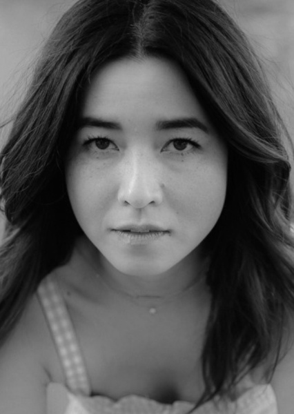 Maya Erskine photo