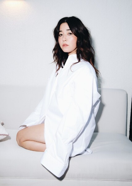Maya Erskine photo