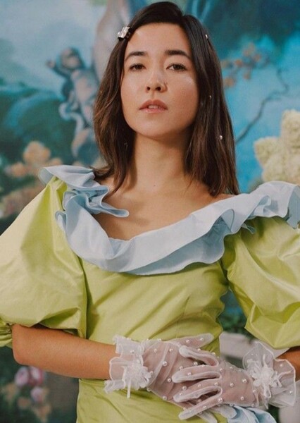 Maya Erskine photo