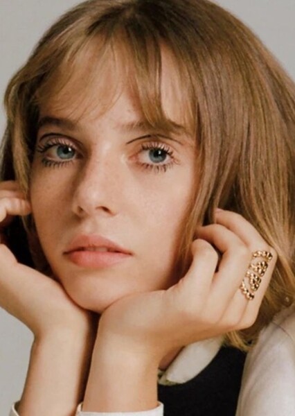 Maya Hawke photo