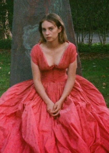 Maya Hawke photo