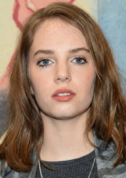 Maya Hawke photo