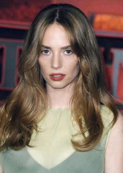 Maya Hawke photo