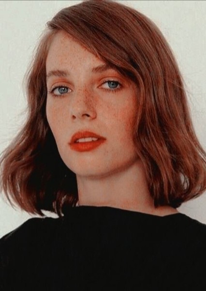 Maya Hawke photo
