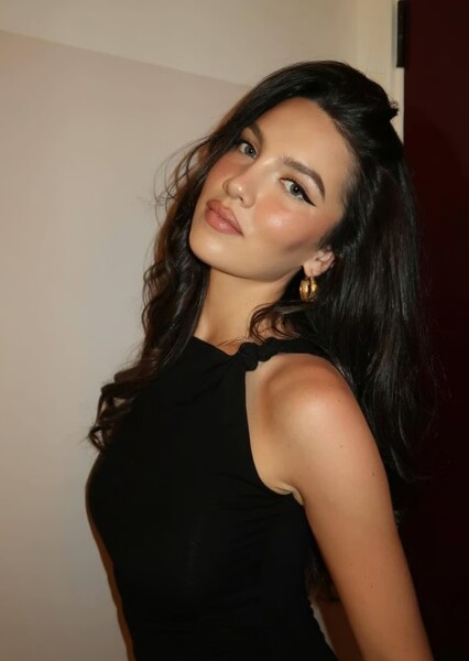 Maya Henry photo
