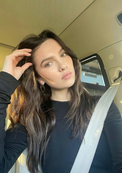 Maya Henry photo