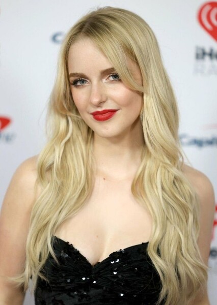 Mckenna Grace photo