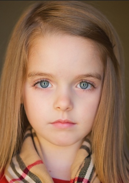 Mckenna Grace photo