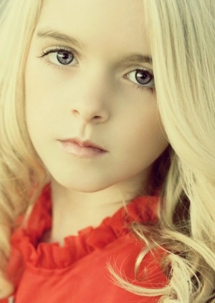 Mckenna Grace photo