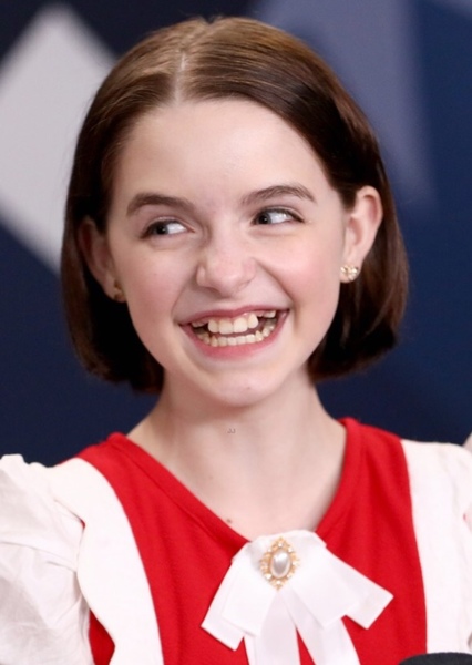 Mckenna Grace photo