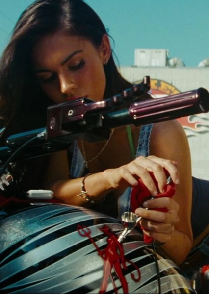 Megan Fox photo