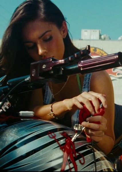 Megan Fox photo