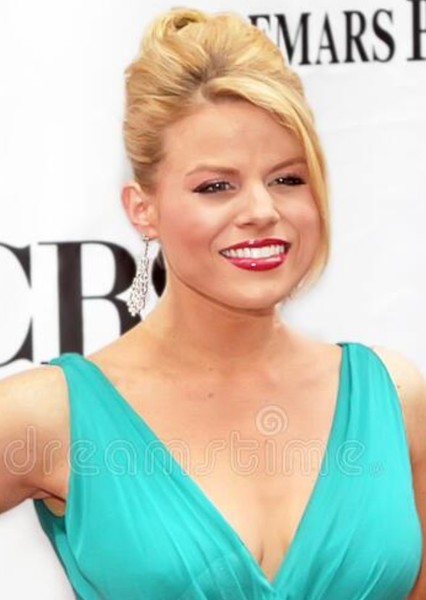 Megan Hilty photo