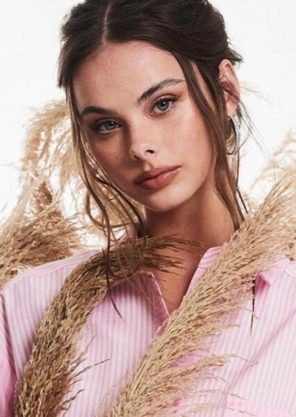 Meika Woollard photo