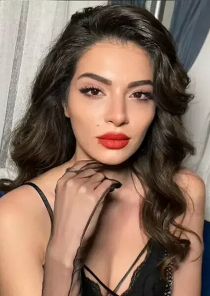 Melisa Aslı Pamuk photo